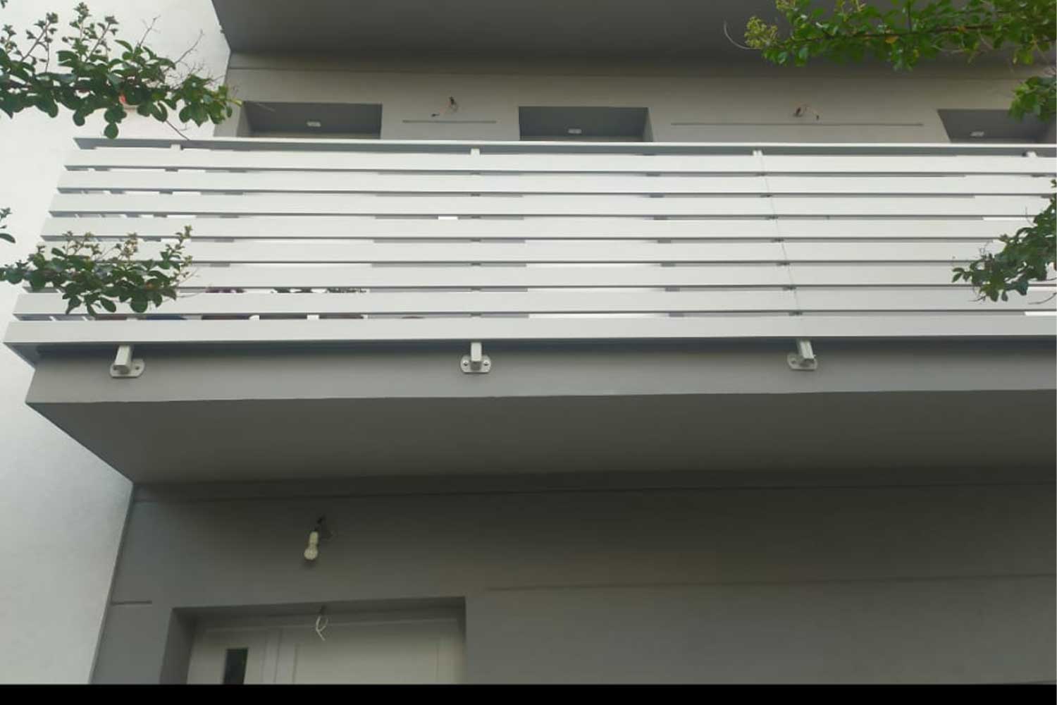 Produzione di ringhiere per balconi da esterno in ferro zincato e verniciato FSI Scandiano 42019